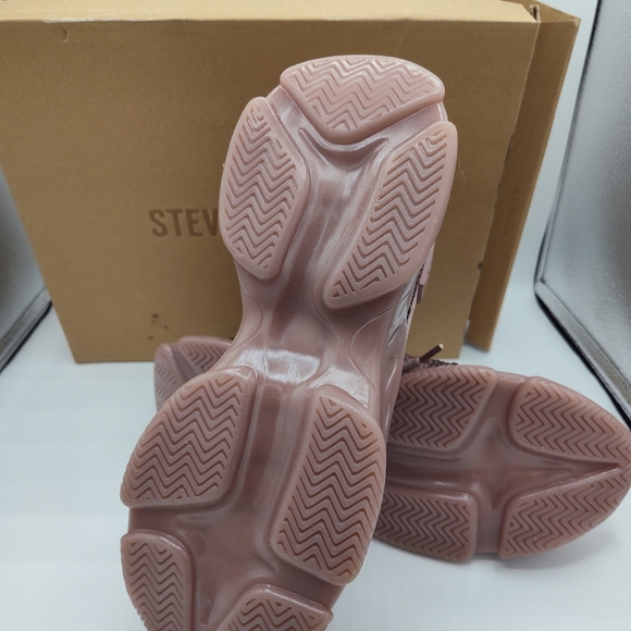 β¨ Steve Madden Blush Rhinestone Sneakers β Size 10, New in Box - Picture 2 of 4